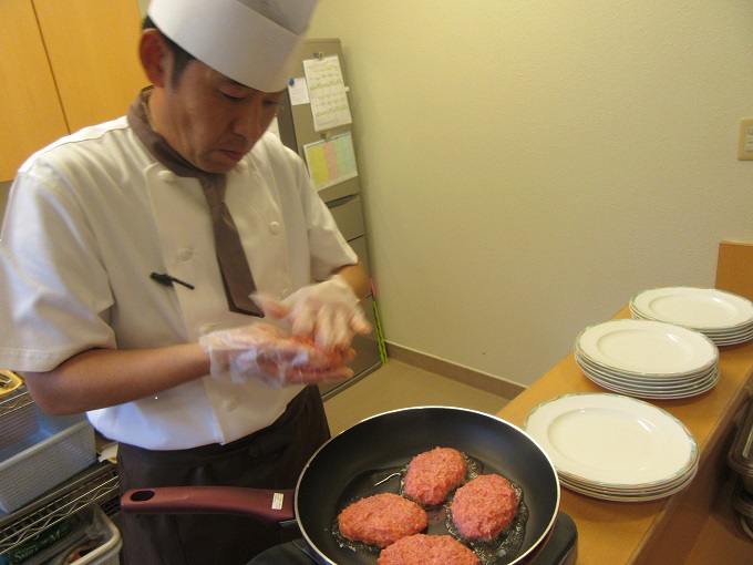 病棟内2016・８月ハンバーグ　_0248